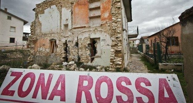 Terremoto L’Aquila, sentenza shock: «Dovevano fuggire prima»