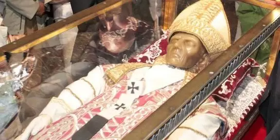 Celestino V, in cammino da Roma a L'Aquila celestino V