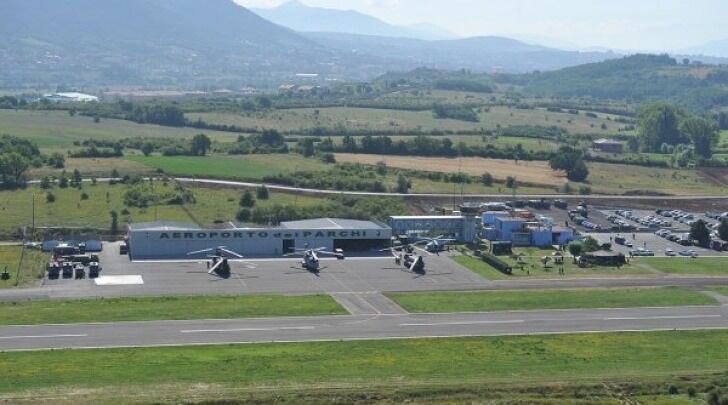 Aeroporto dei Parchi, la farsa continua: annullato anche il collegamento con la Sardegna