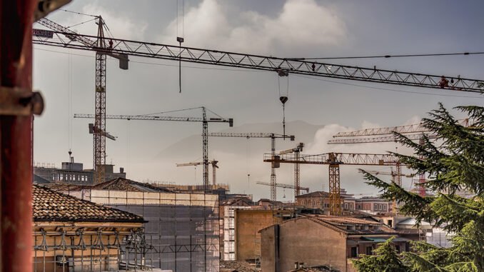 [VIDEO] Agorà Raitre: “per ricostruire L’Aquila spesi 24 mila euro ad abitante”. Cialente: “centro storico ricostruito massimo in altri 36 mesi”