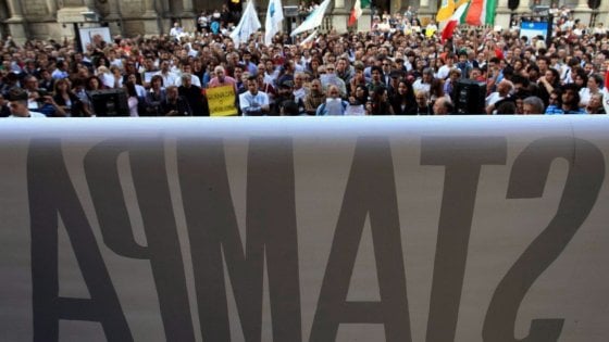 Manifestazione nazionale contro il #bavaglio all’informazione, ma in #Abruzzo la stampa s’imbavaglia da sola