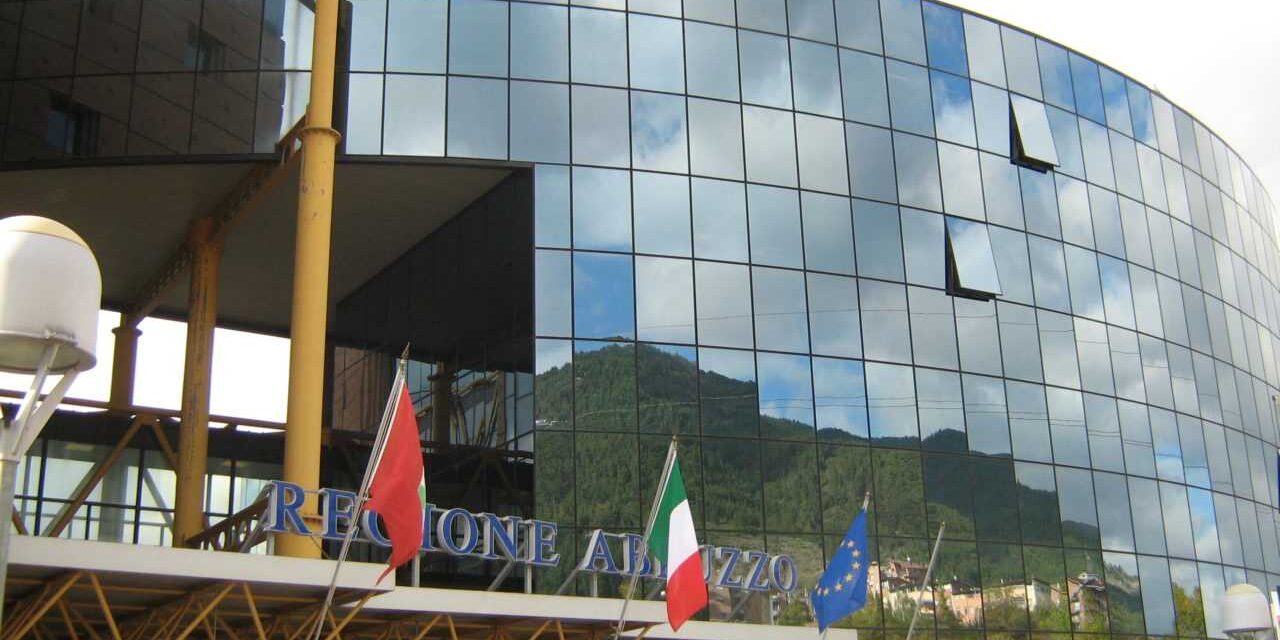 In Abruzzo crisi finita: sbloccati gli aumenti ai dirigenti del Consiglio regionale