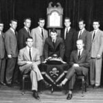 Cos’è la Skull & Bones Society? Il rito di iniziazione Skull & Bones Society
