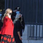 Ci piace Carrie Johnson al Colosseo con un blazer di Zara riciclato zara