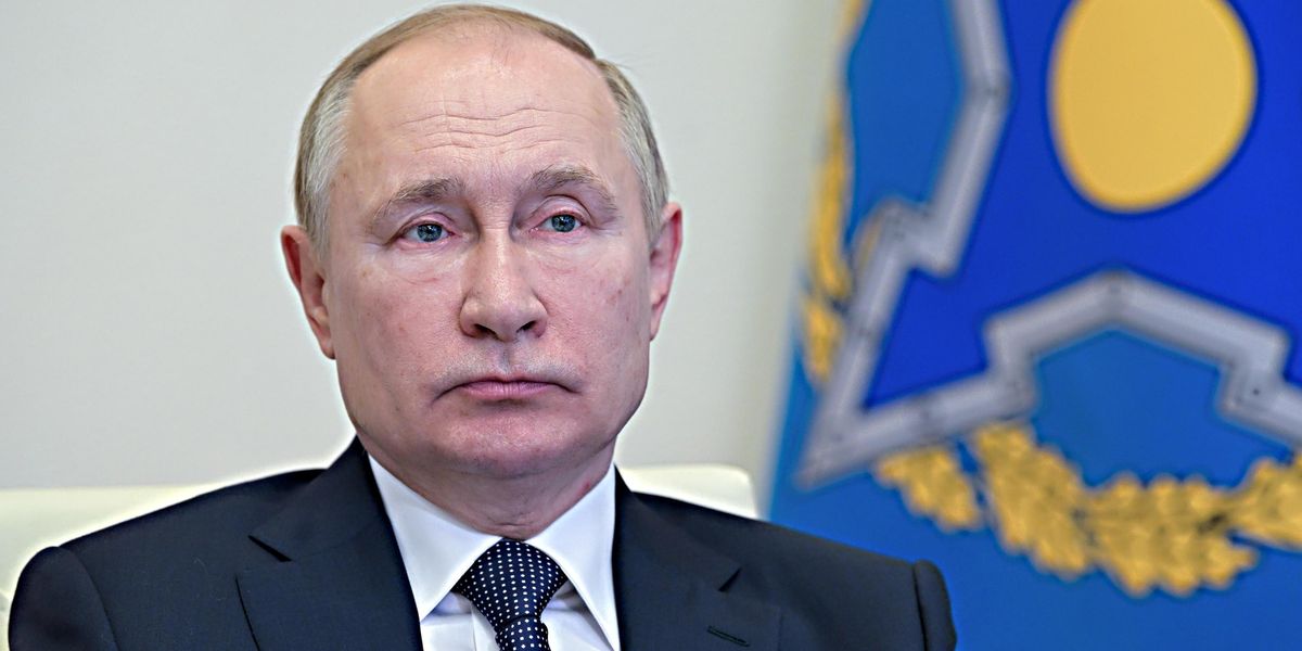 Il Cremlino risponde con ironia alle accuse di Johnson su Putin e le donne