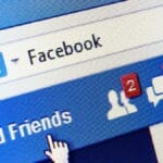 Due persone sono amiche su Facebook: e quindi? Amicizia e foto su Facebook non provano la commensalità abituale facebook