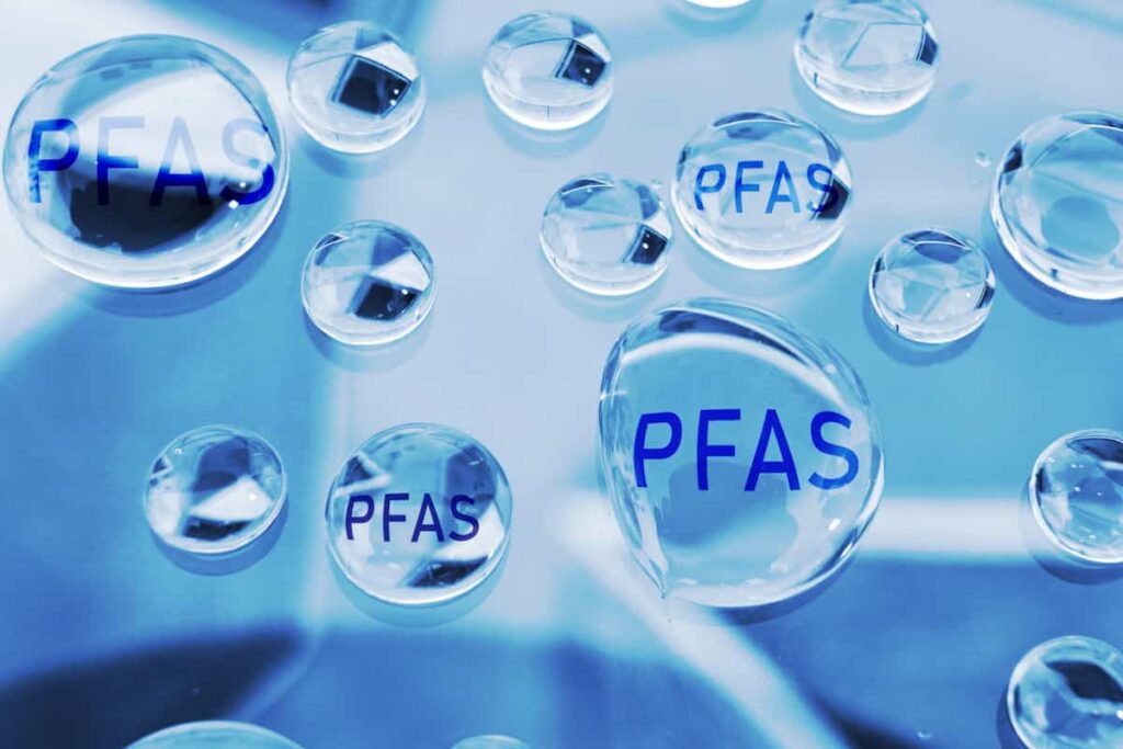 Il pericolo invisibile nell'acqua minerale: la contaminazione da PFAS contaminazione da PFAS