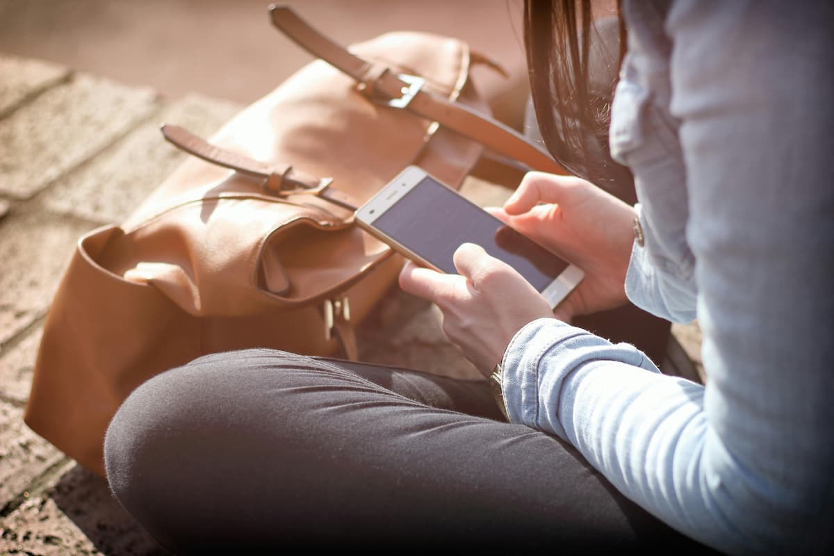 La vita oltre lo schermo del cellulare