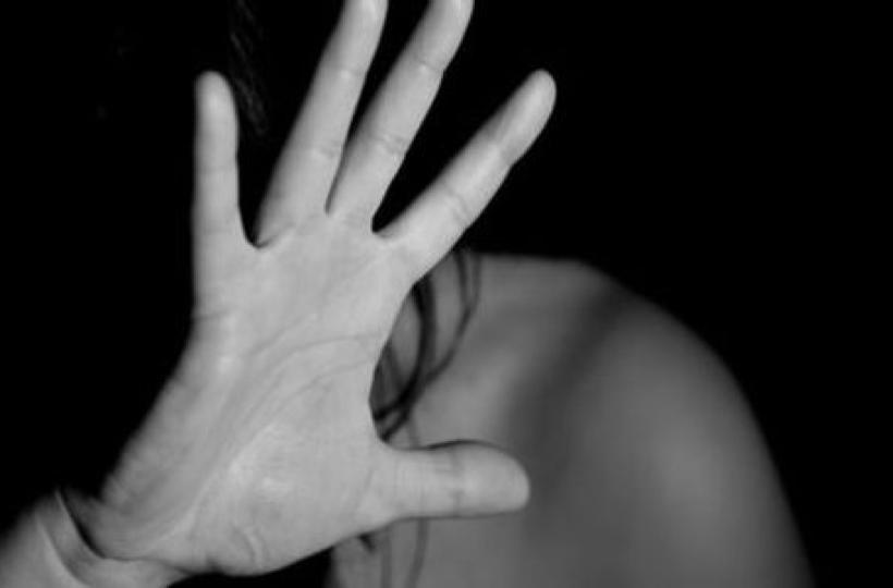 “Non è vergine, doveva intuire”: la ferita che la sentenza non può sanare Non è vergine doveva intuire