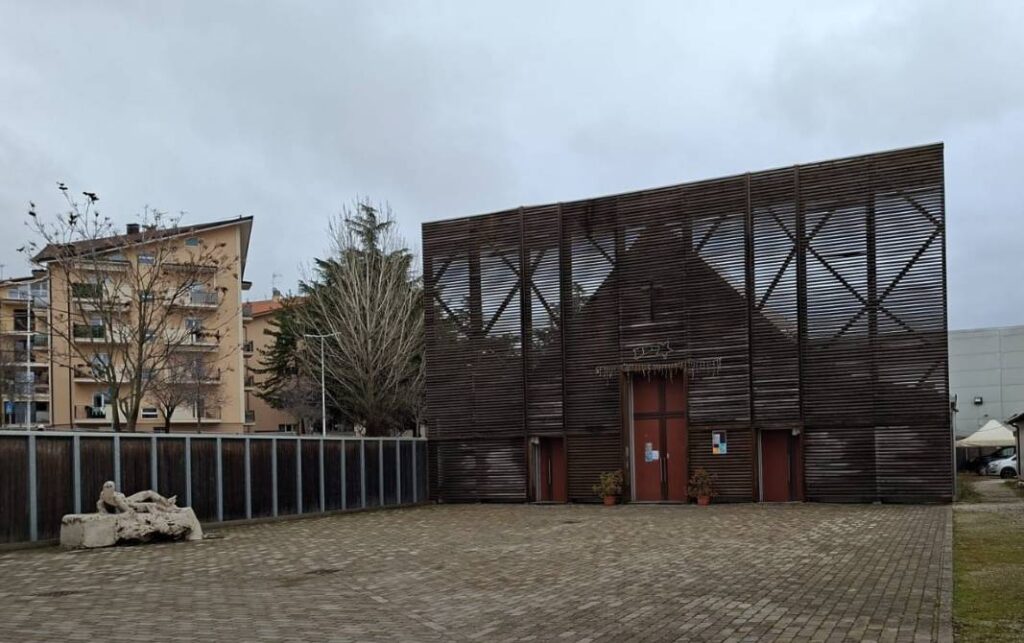 L'Aquila, una porta chiusa, una città più piccola Una porta chiusa,